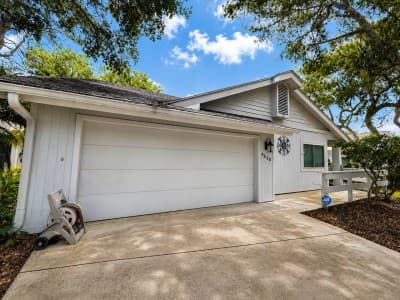 Seawoods Retreat - Steps to the Beach and 3 Pools!